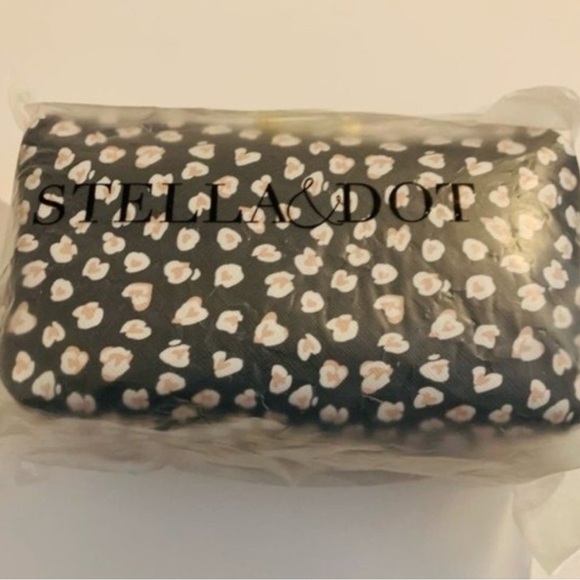 NWT Pouf Wild Heart Pouch by Stella & Dot, Great Gift Idea! - Picture 3 of 3